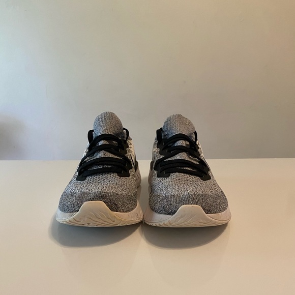 Nike Epic React Flyknit 2 Oreo Running Shoes - Picture 2 of 10